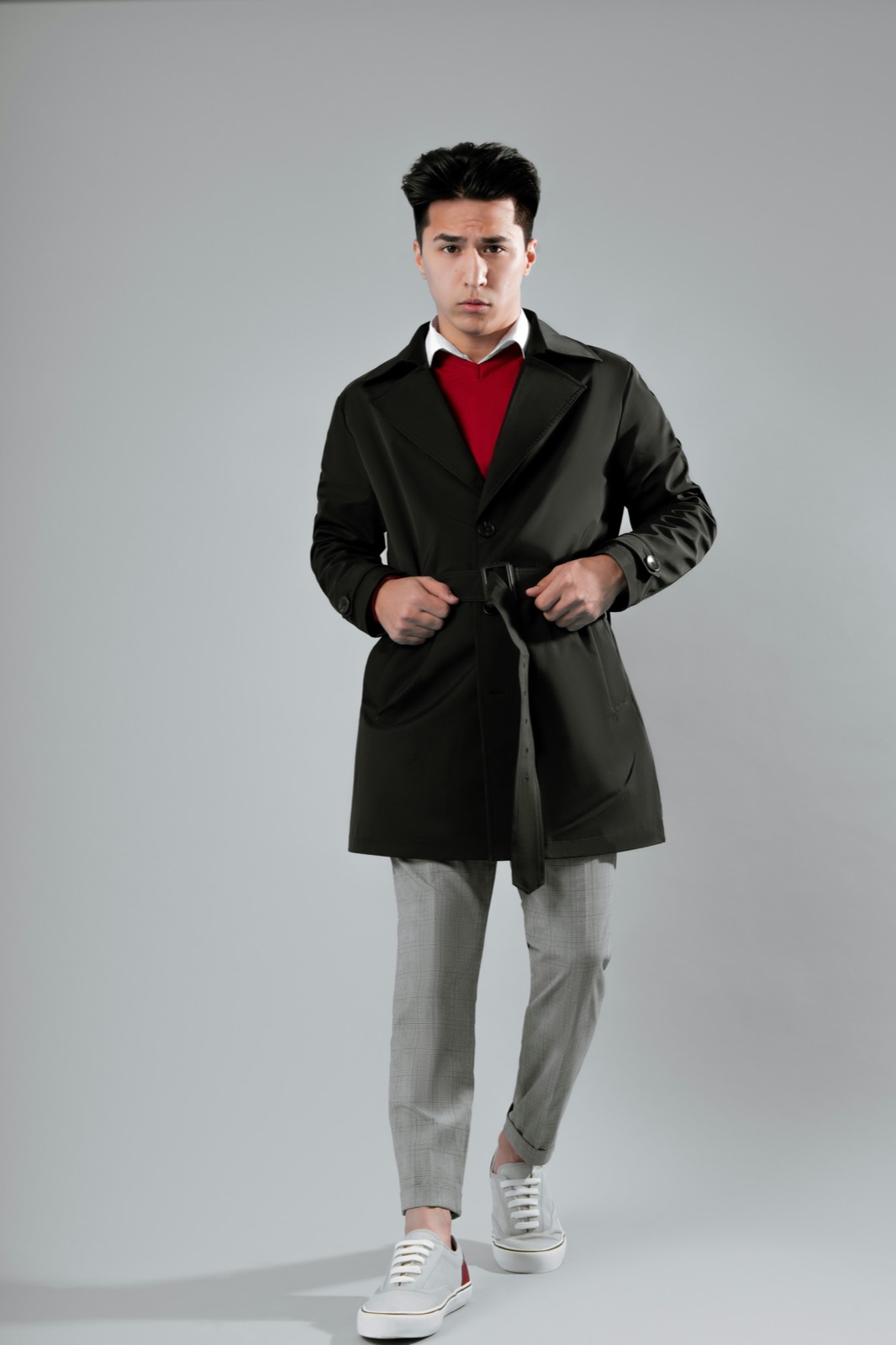 Retouche photo mode sur modèle — manteau homme, rendu naturel