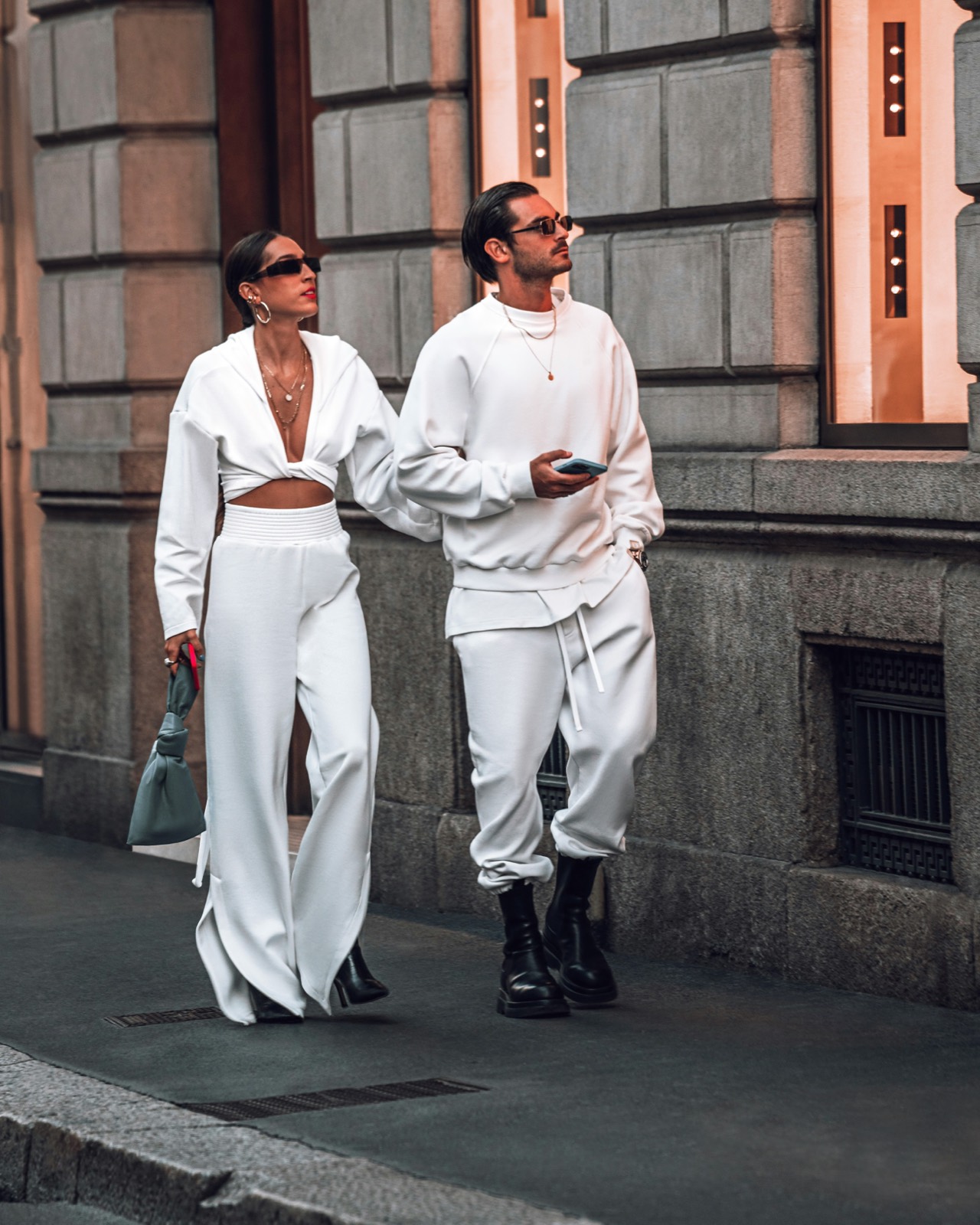 Retouche éditoriale mode — visuel campagne deux modèles streetwear